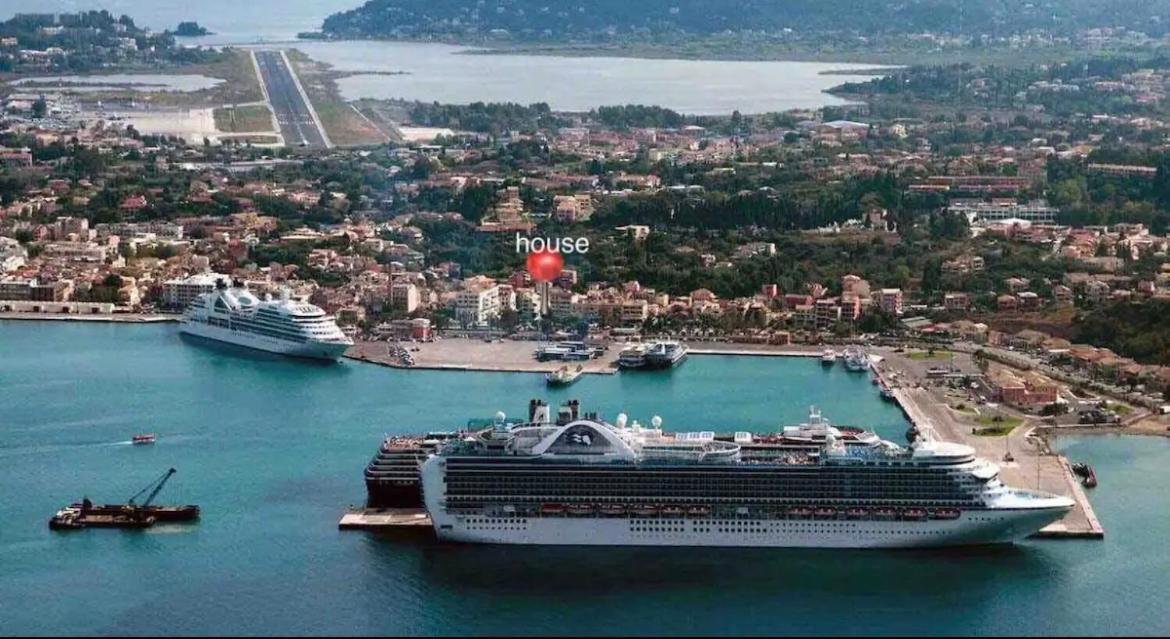 Contessina Al Porto Suite Mantouki Bagian luar foto